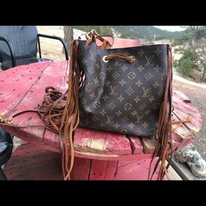 Customized fringe LV bucket bag